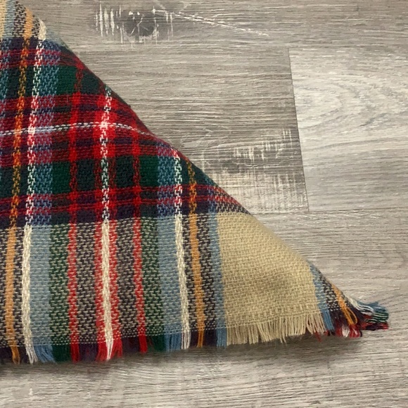 Plaid blanket wrap scarf. - Picture 2 of 4
